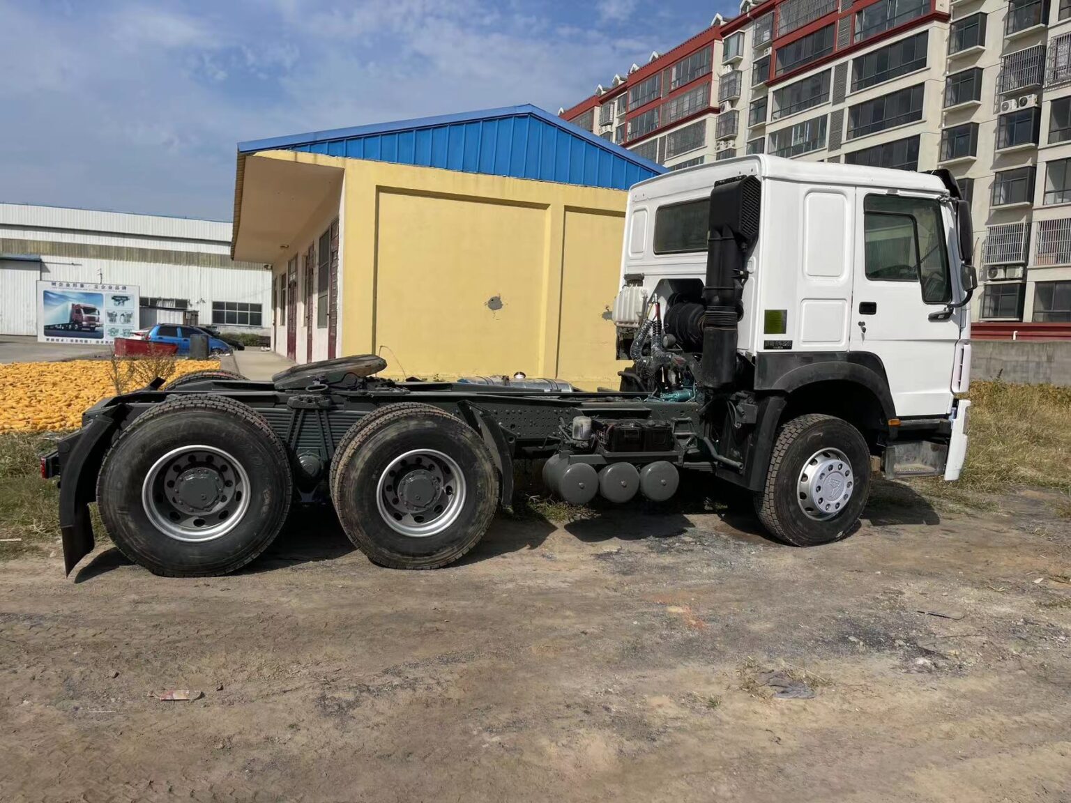 
								HOWO 6X4 Truck Head full									