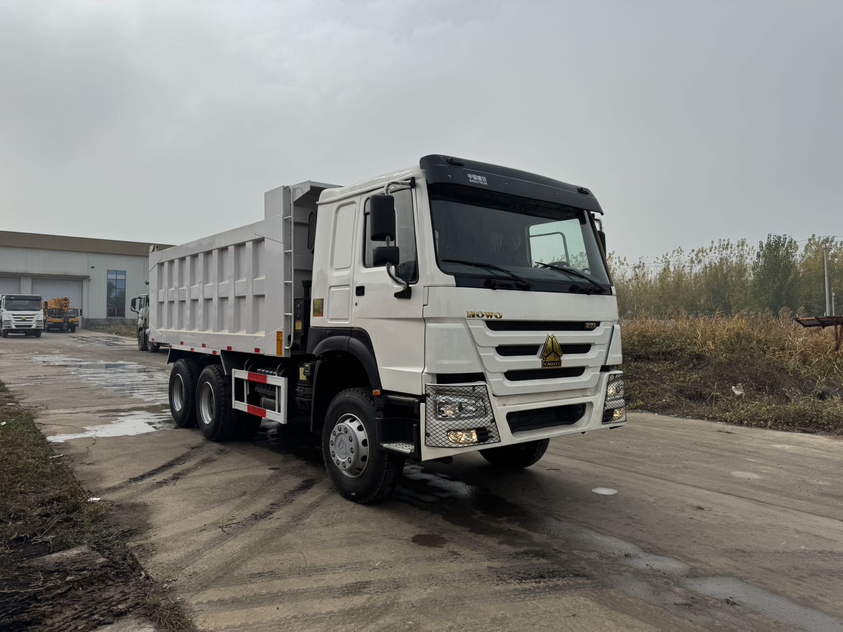 
								HOWO 6X4 Dump Truck full									