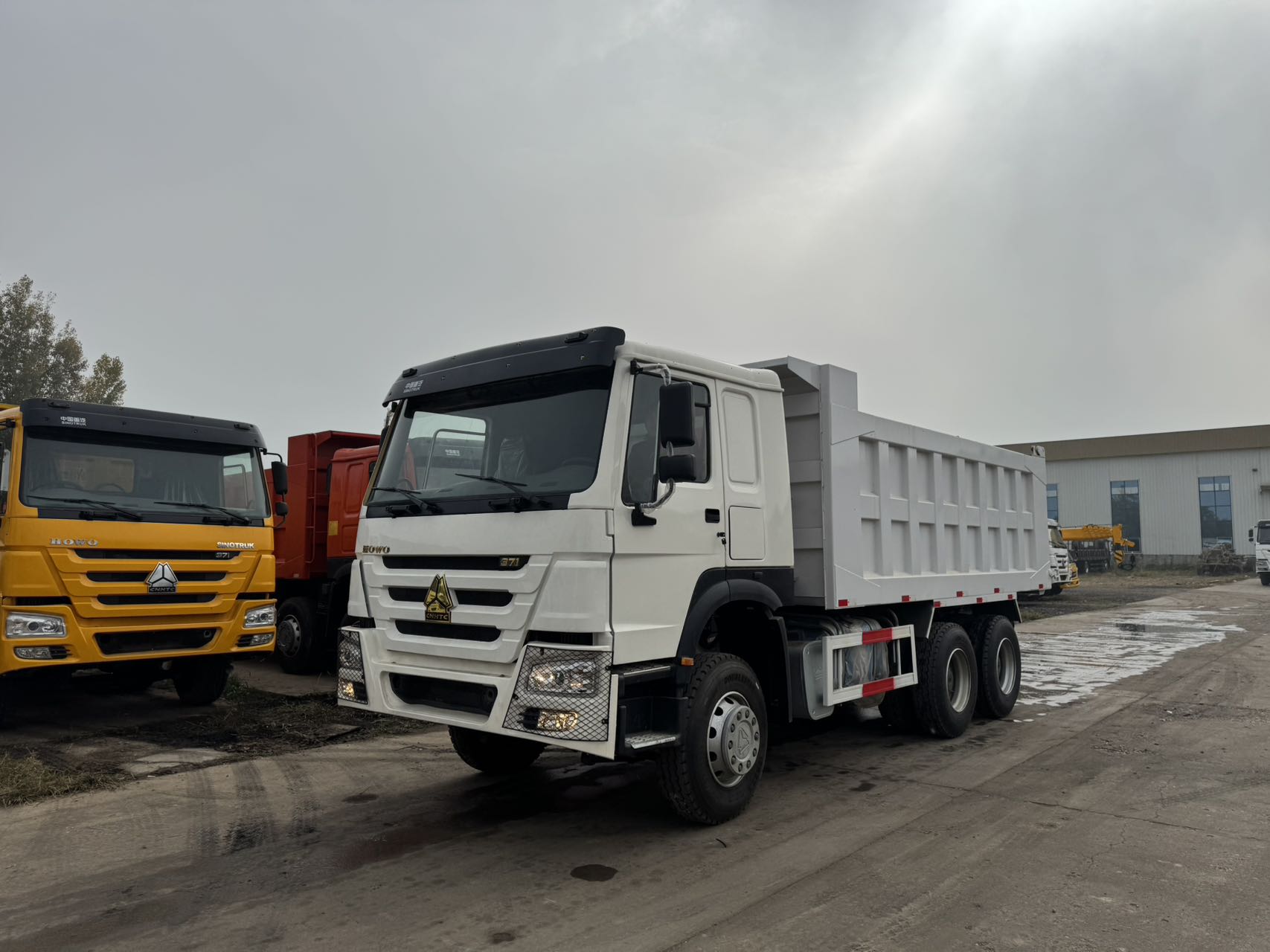 
								HOWO 6X4 Dump Truck full									