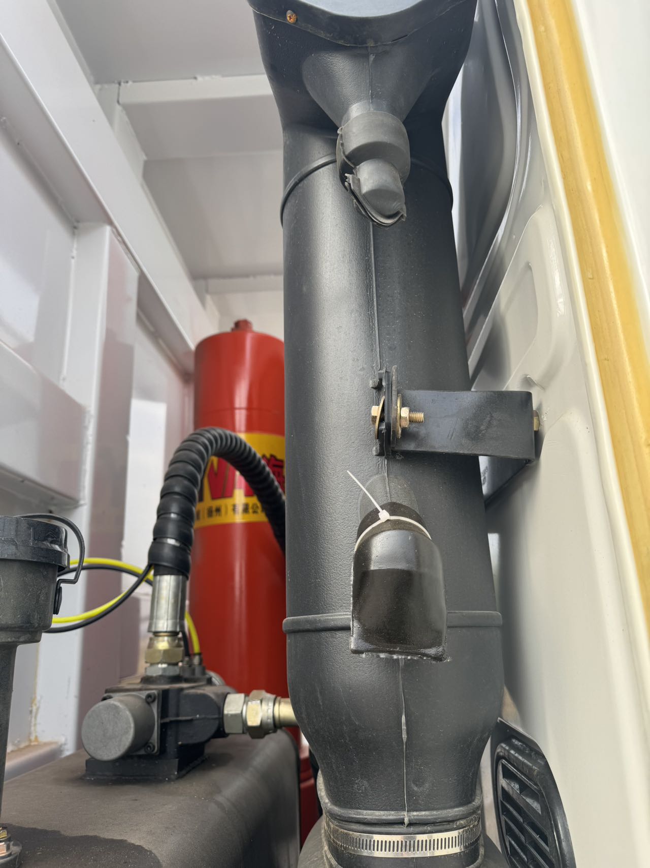 
								HOWO 6X4 Dump Truck full									