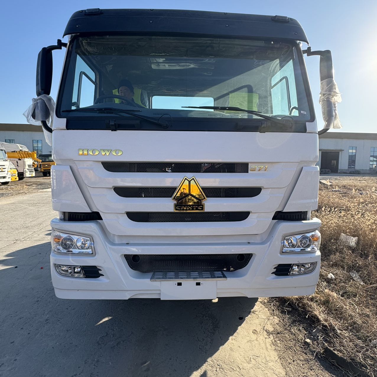 
								HOWO 6X4 Truck Head full									