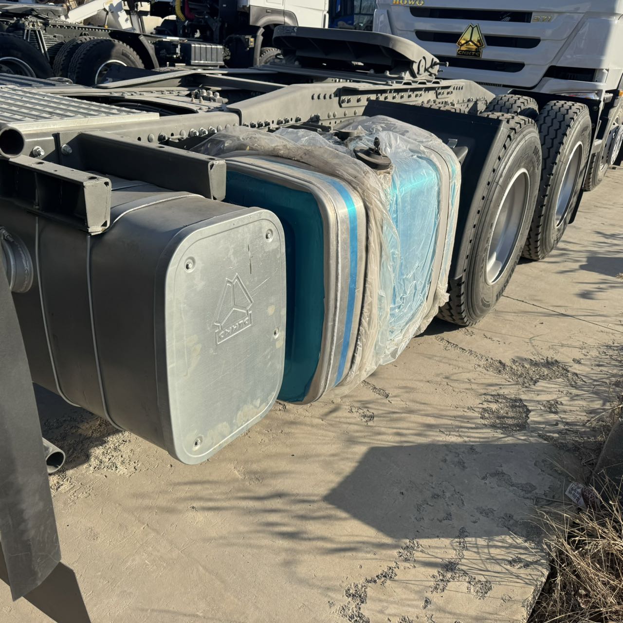 
								HOWO 6X4 Truck Head full									