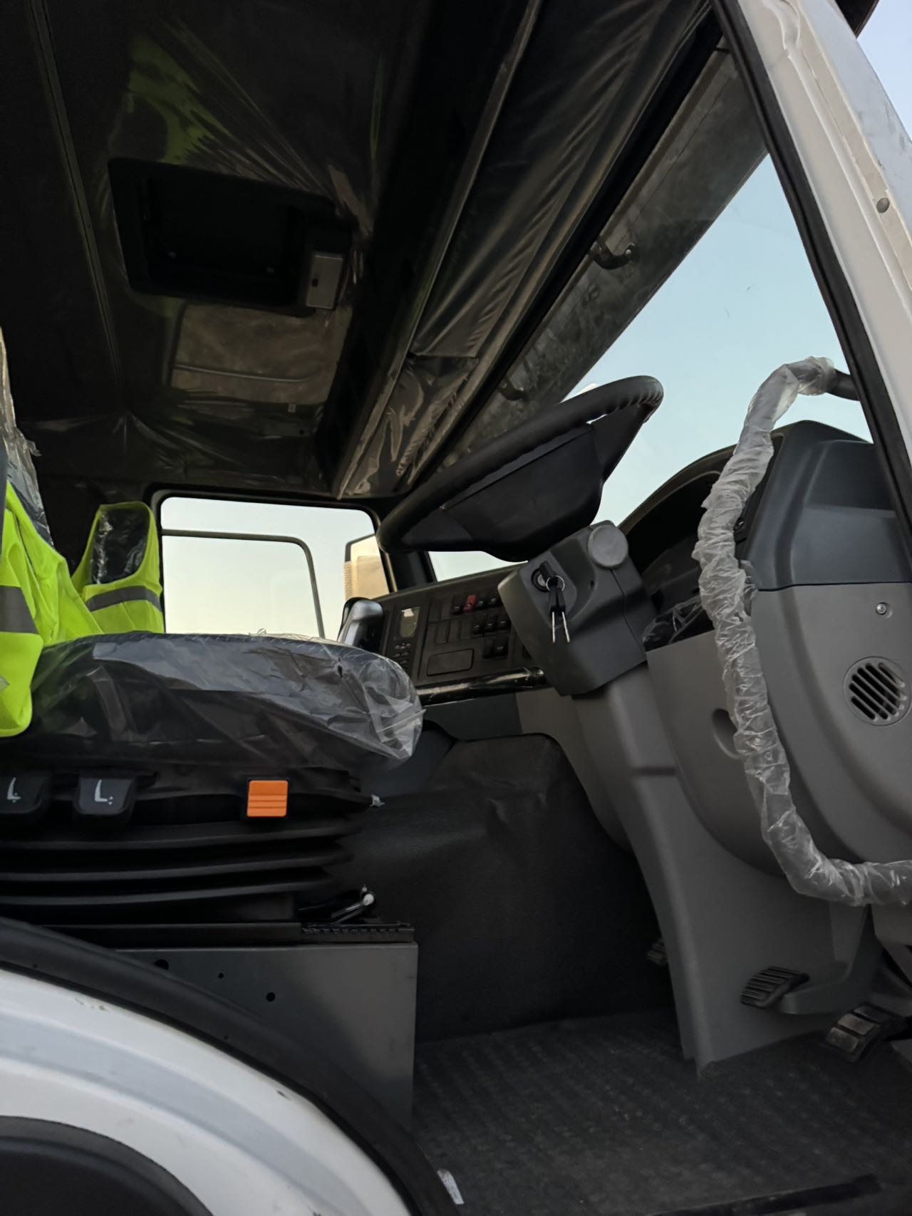 
								HOWO 6X4 Truck Head full									