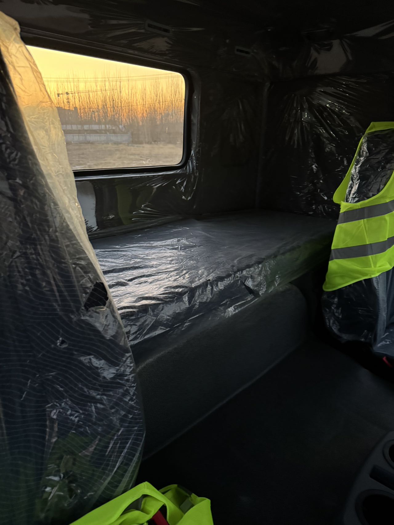 
								HOWO 6X4 Truck Head full									