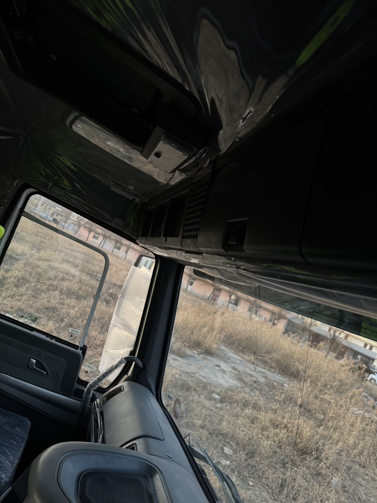 
								HOWO 6X4 Truck Head full									