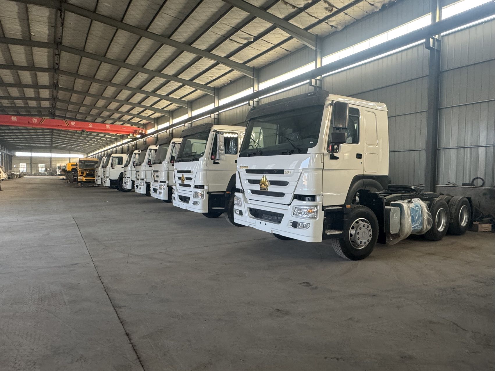 
								HOWO 6X4 Truck Head full									