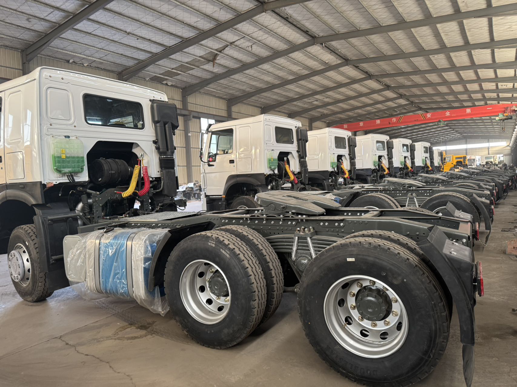 
								HOWO 6X4 Truck Head full									