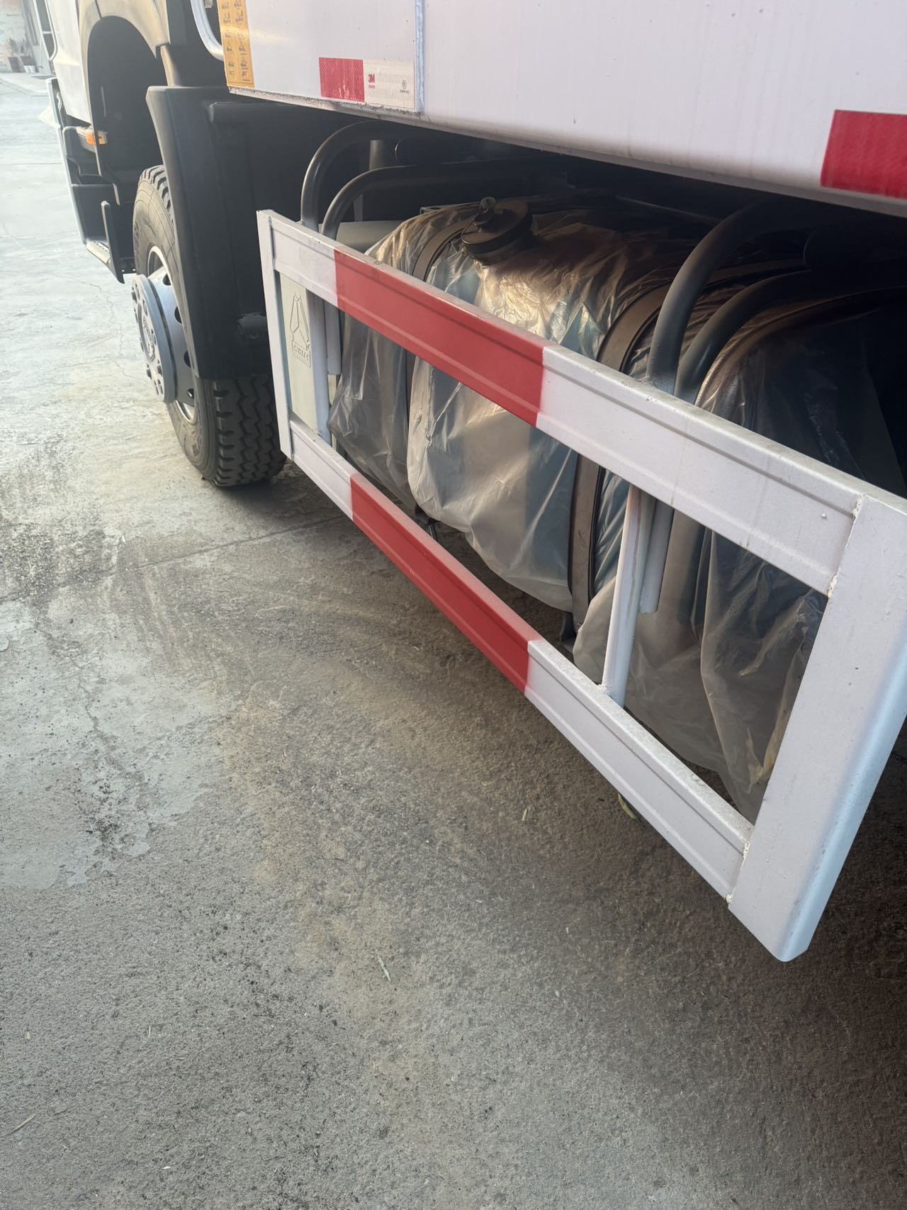 
								HOWO 6X4 Dump Truck full									