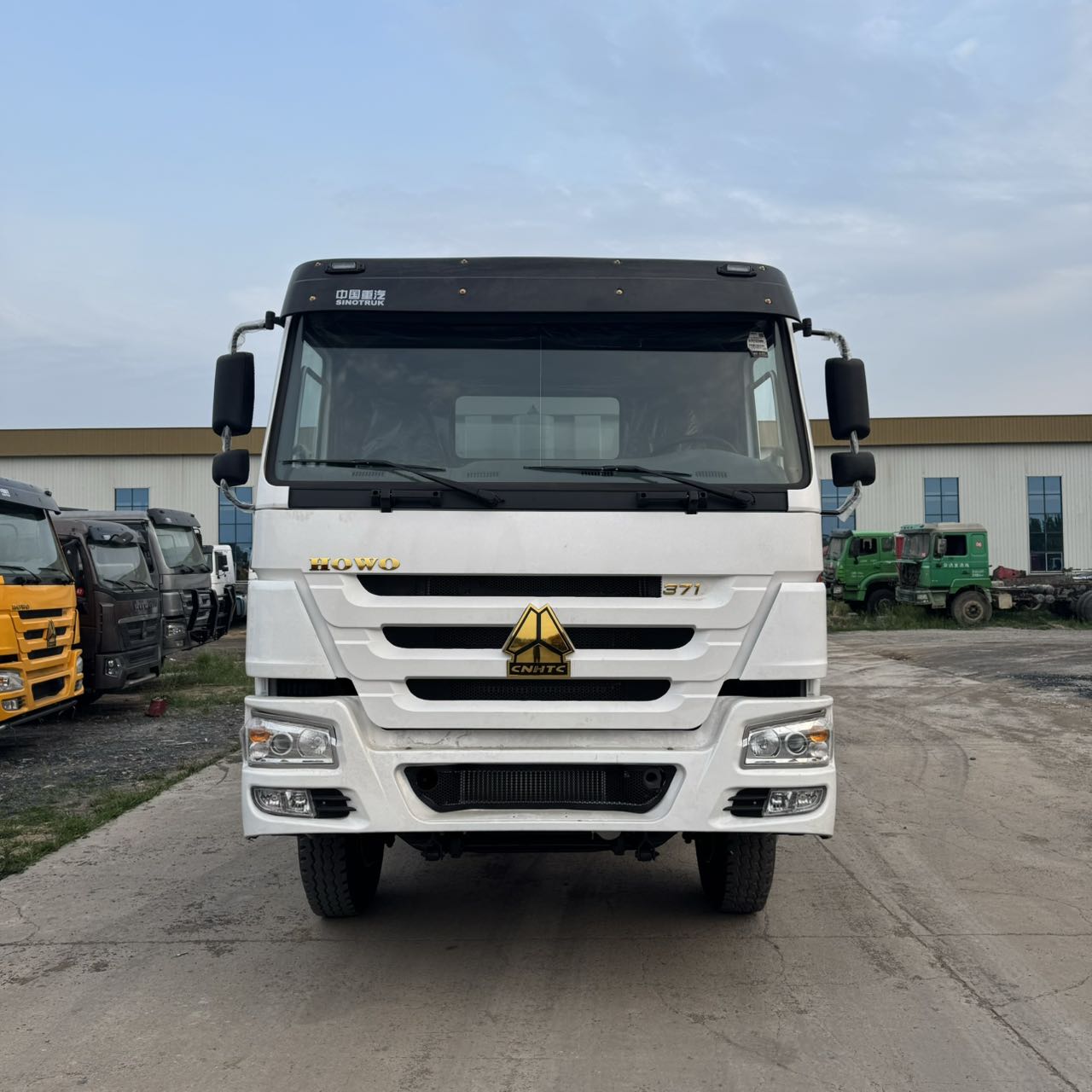 
								HOWO 6X4 Dump Truck full									