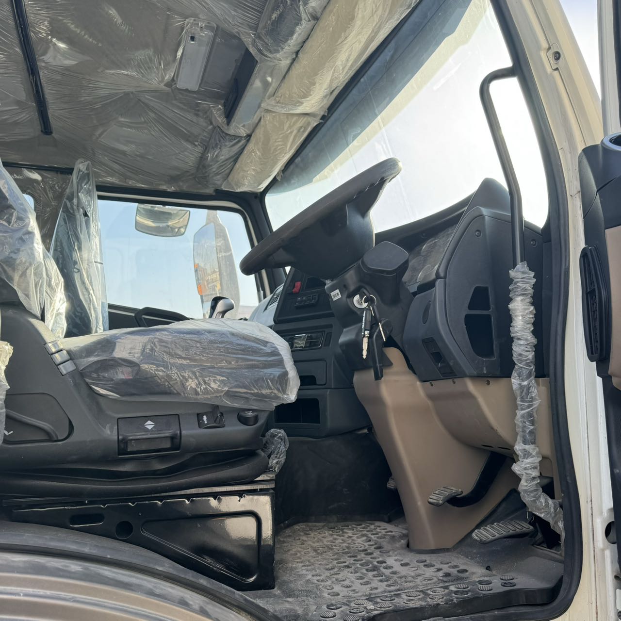 
								HOWO 6X4 Dump Truck full									