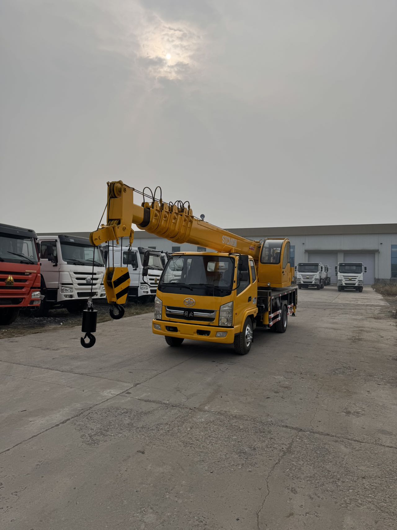 
								FAW 4×2 Crane Truck full									