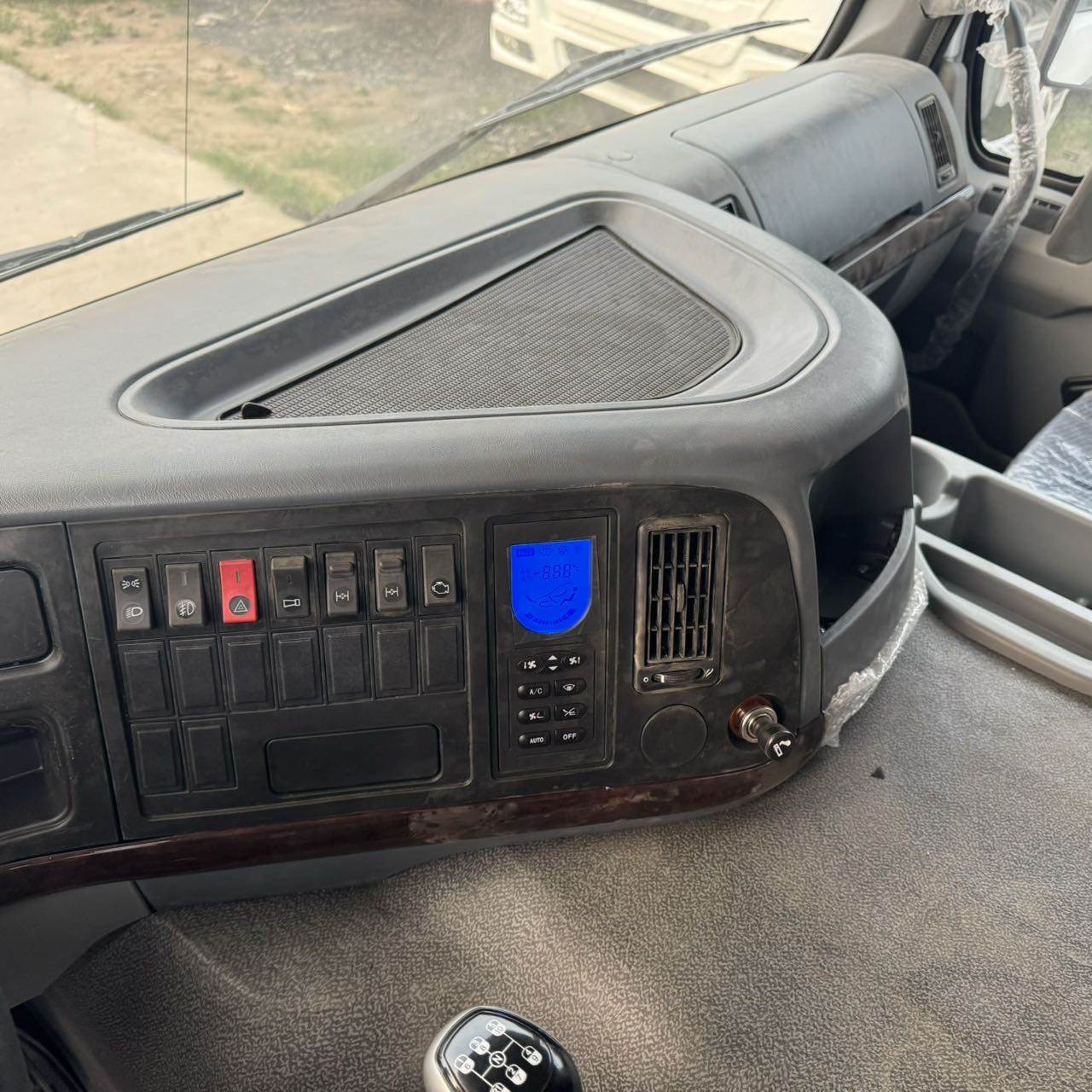 
								HOWO 6X4 Dump Truck full									