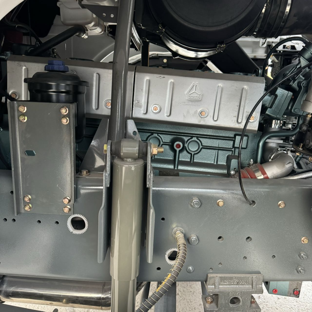 
								HOWO 6X4 Dump Truck full									