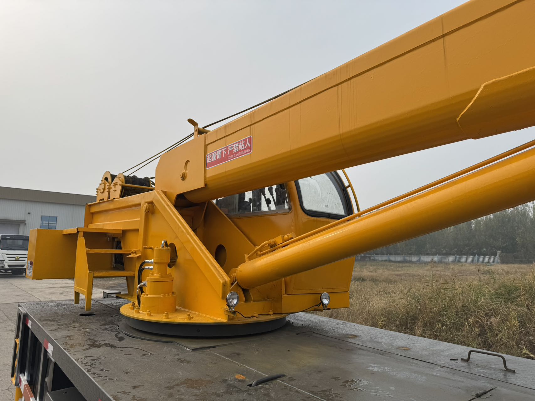 
								FAW 4×2 Crane Truck full									