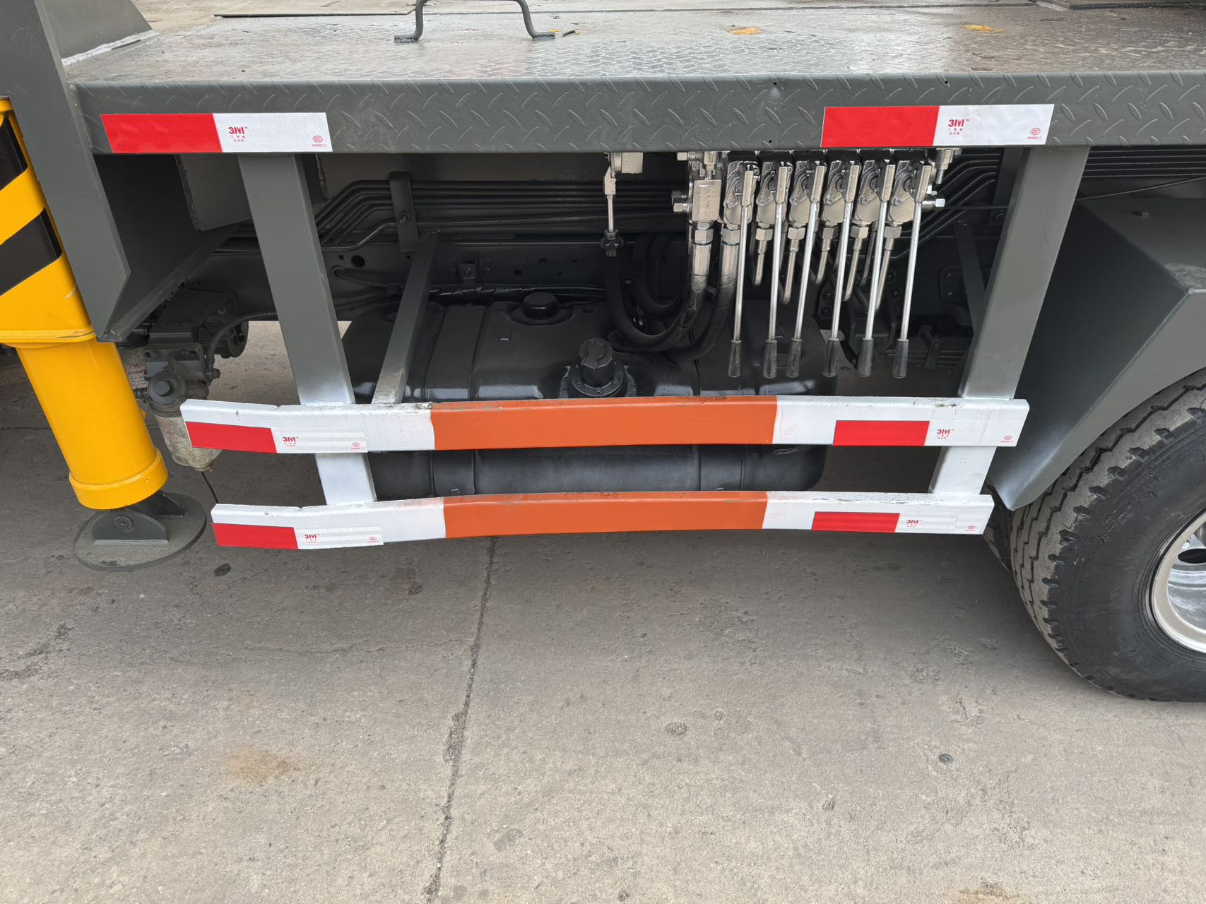 
								FAW 4×2 Crane Truck full									