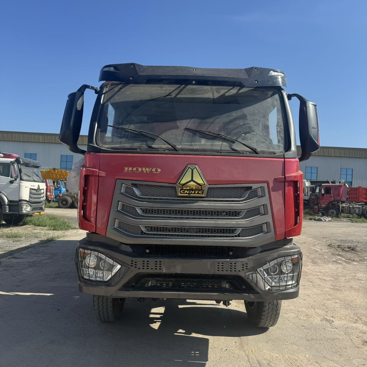 
								HOWO NX 8X4 Dump Truck full									