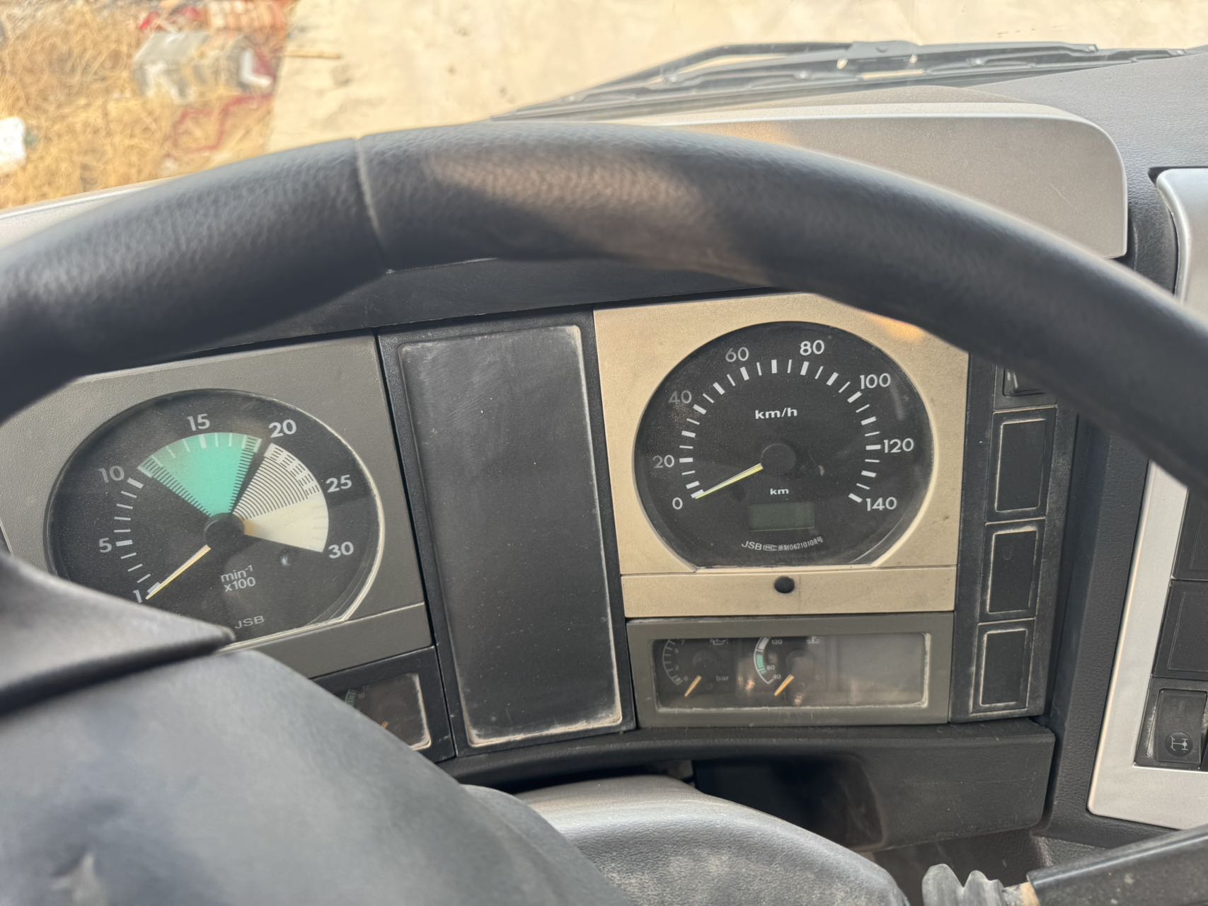 
								Shacman 6×4 Truck Head full									