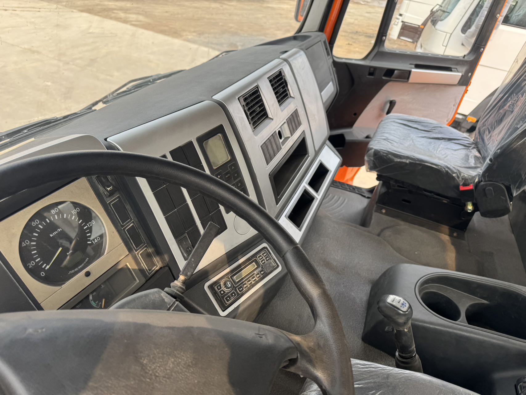 
								Shacman 6×4 Truck Head full									