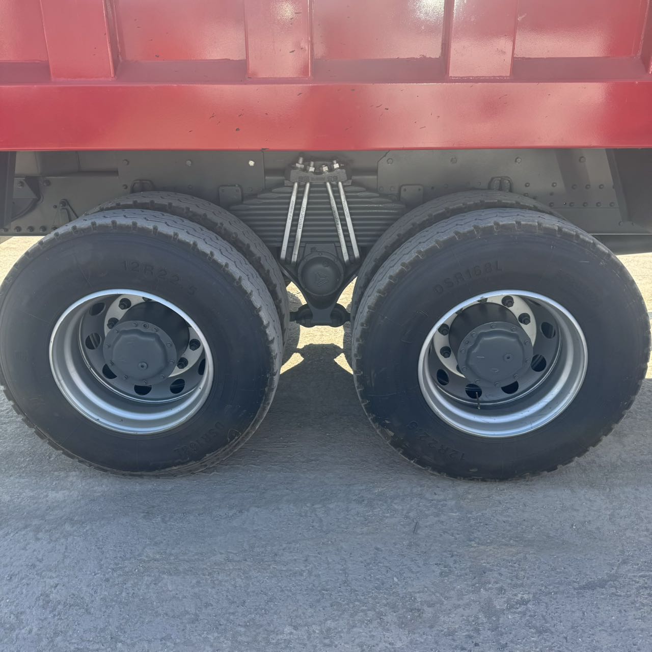 
								HOWO NX 8X4 Dump Truck full									