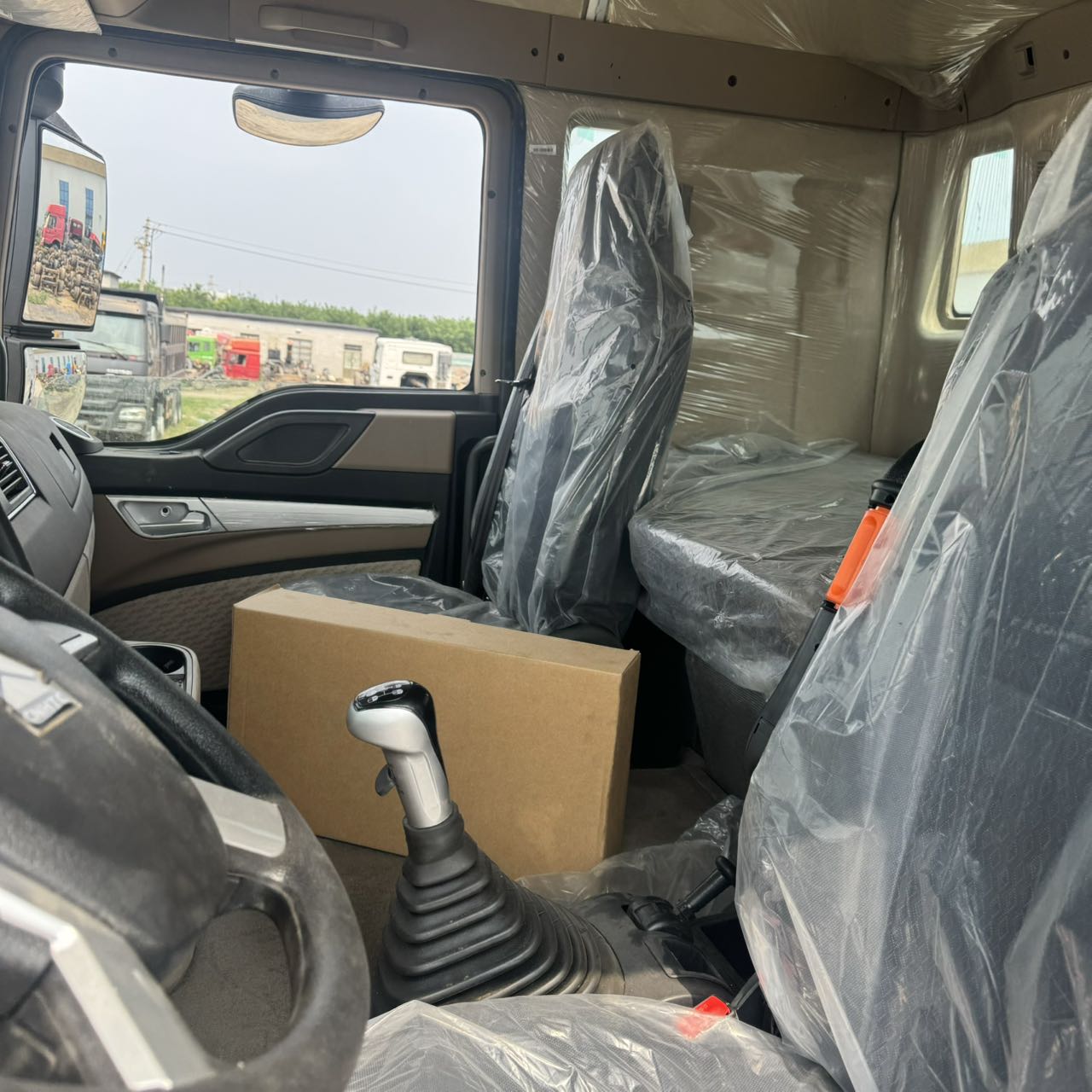 
								HOWO 6X4 Dump Truck full									