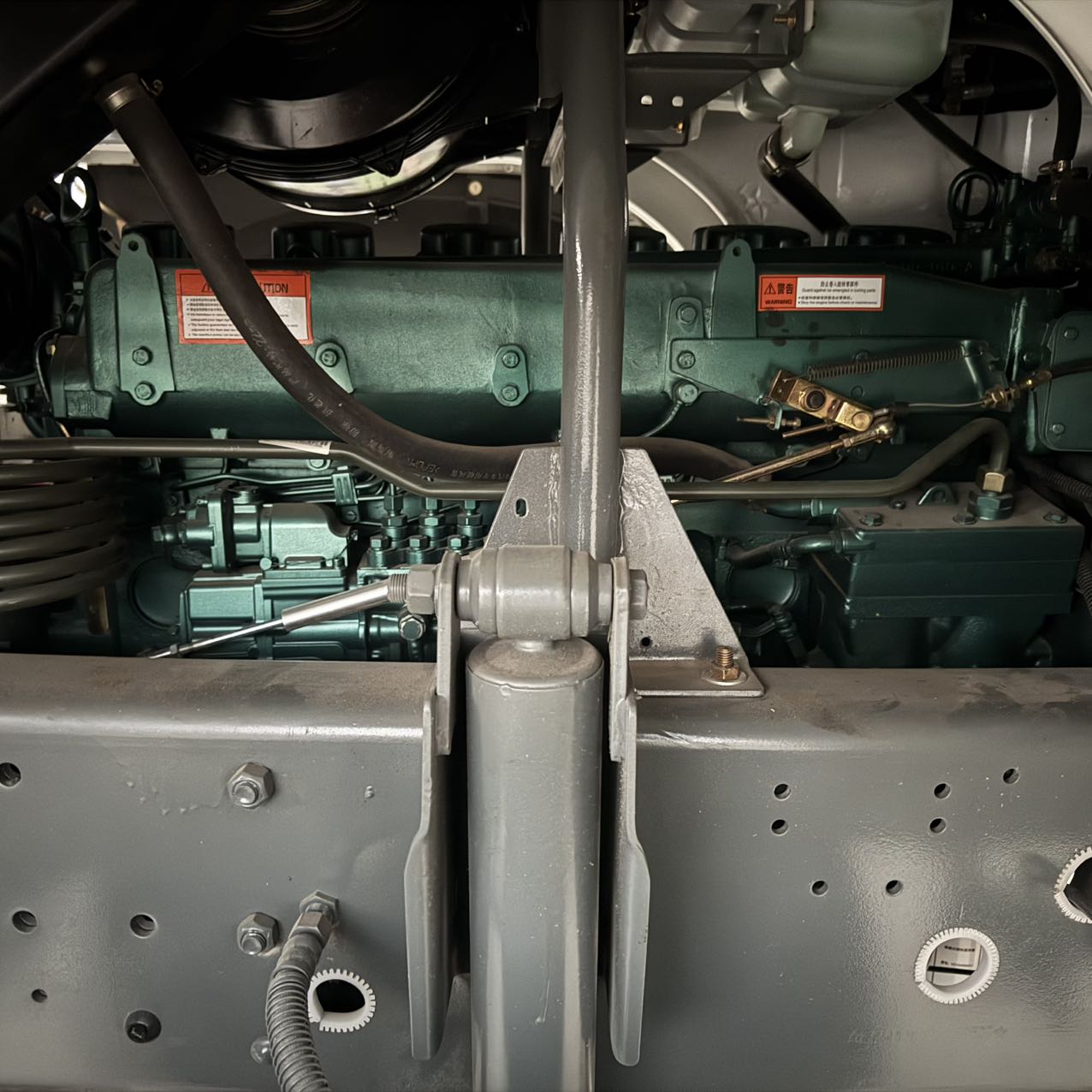 
								HOWO 6X4 Fuel Truck full									