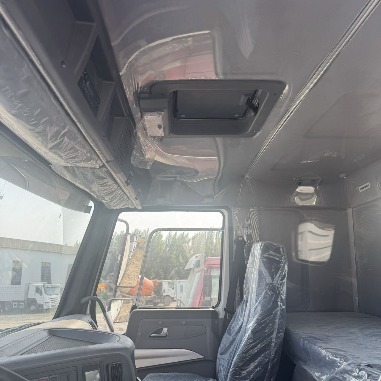 
								HOWO 6X4 Dump Truck full									