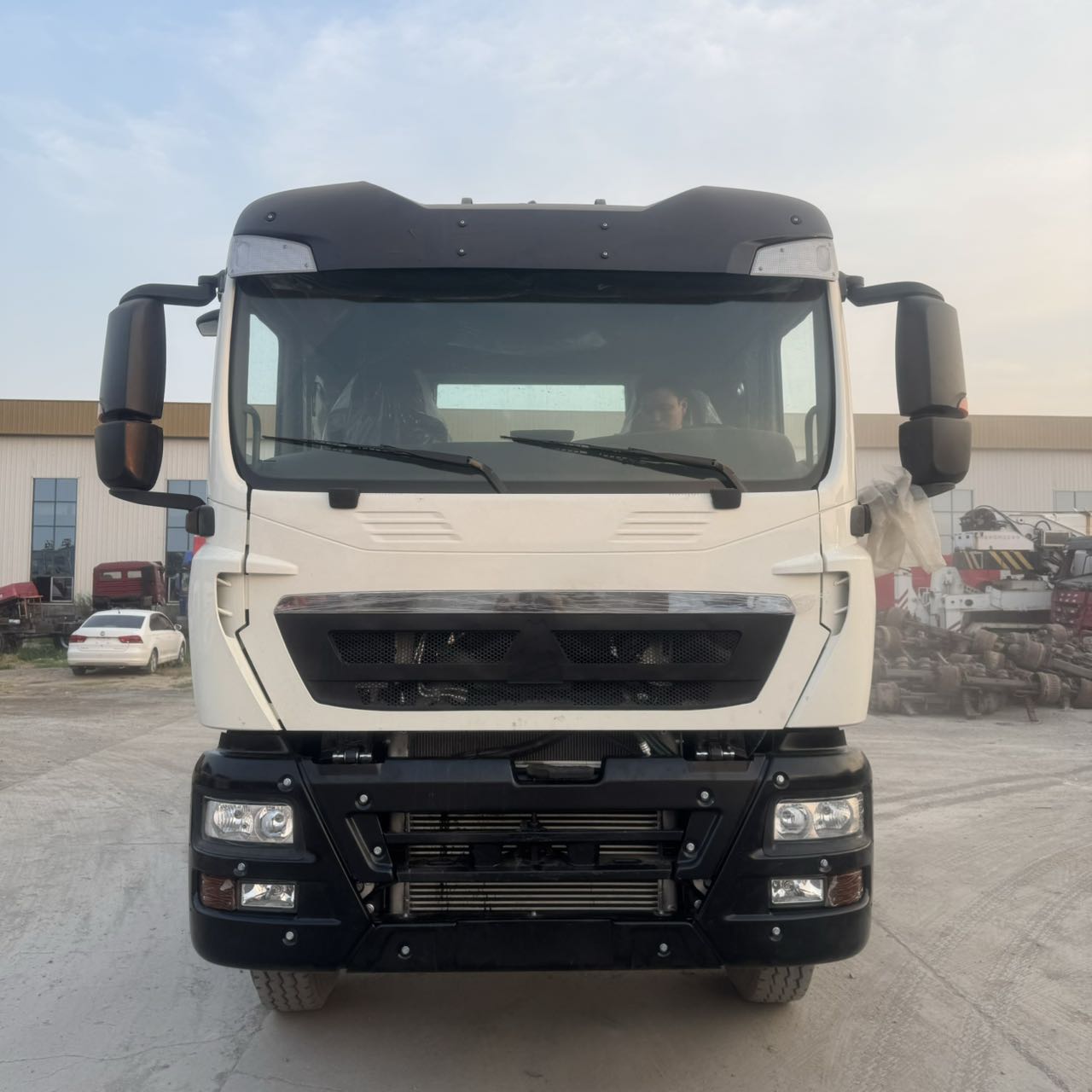 
								HOWO 6X4 Truck Head full									