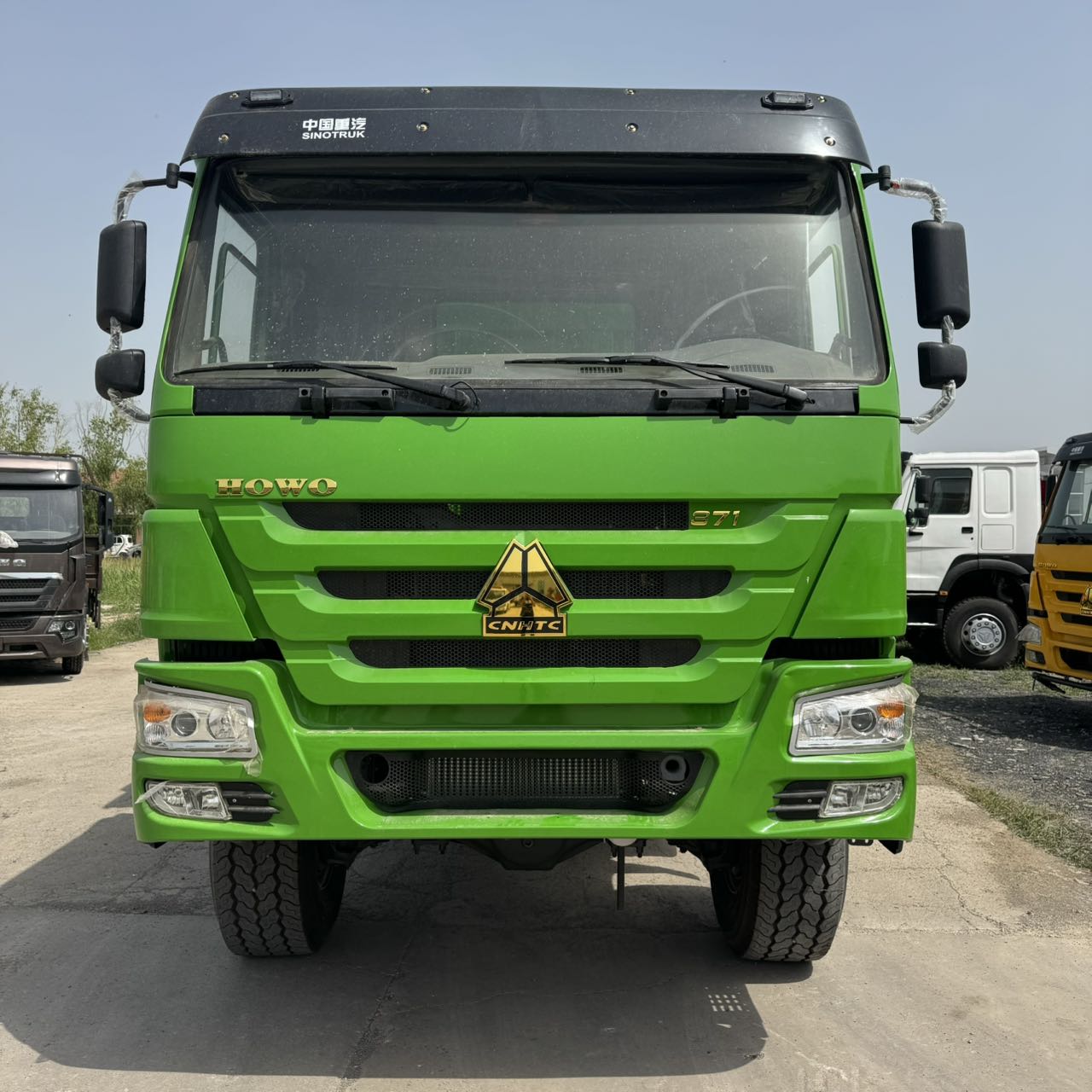 
								HOWO 6X4 Dump Truck full									