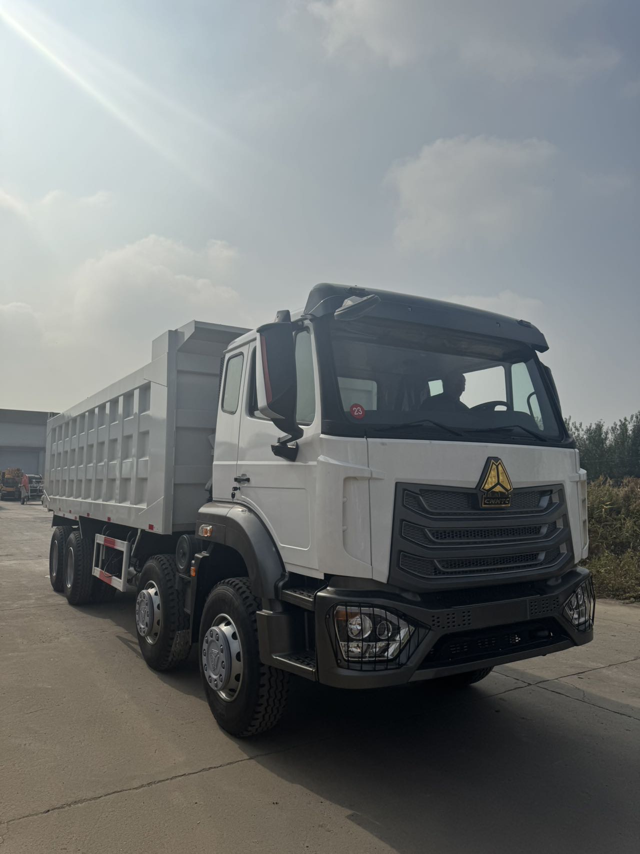 
								HOWO 6X4 Dump Truck full									