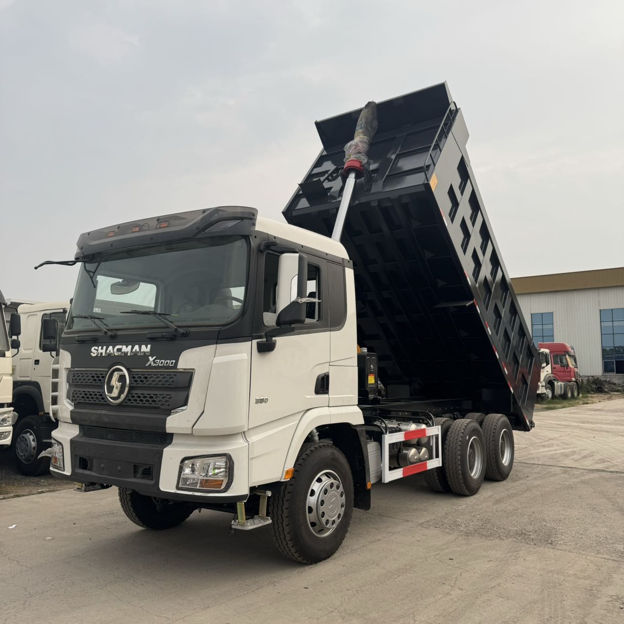 
								Shacman 6×4 Dump Truck full									