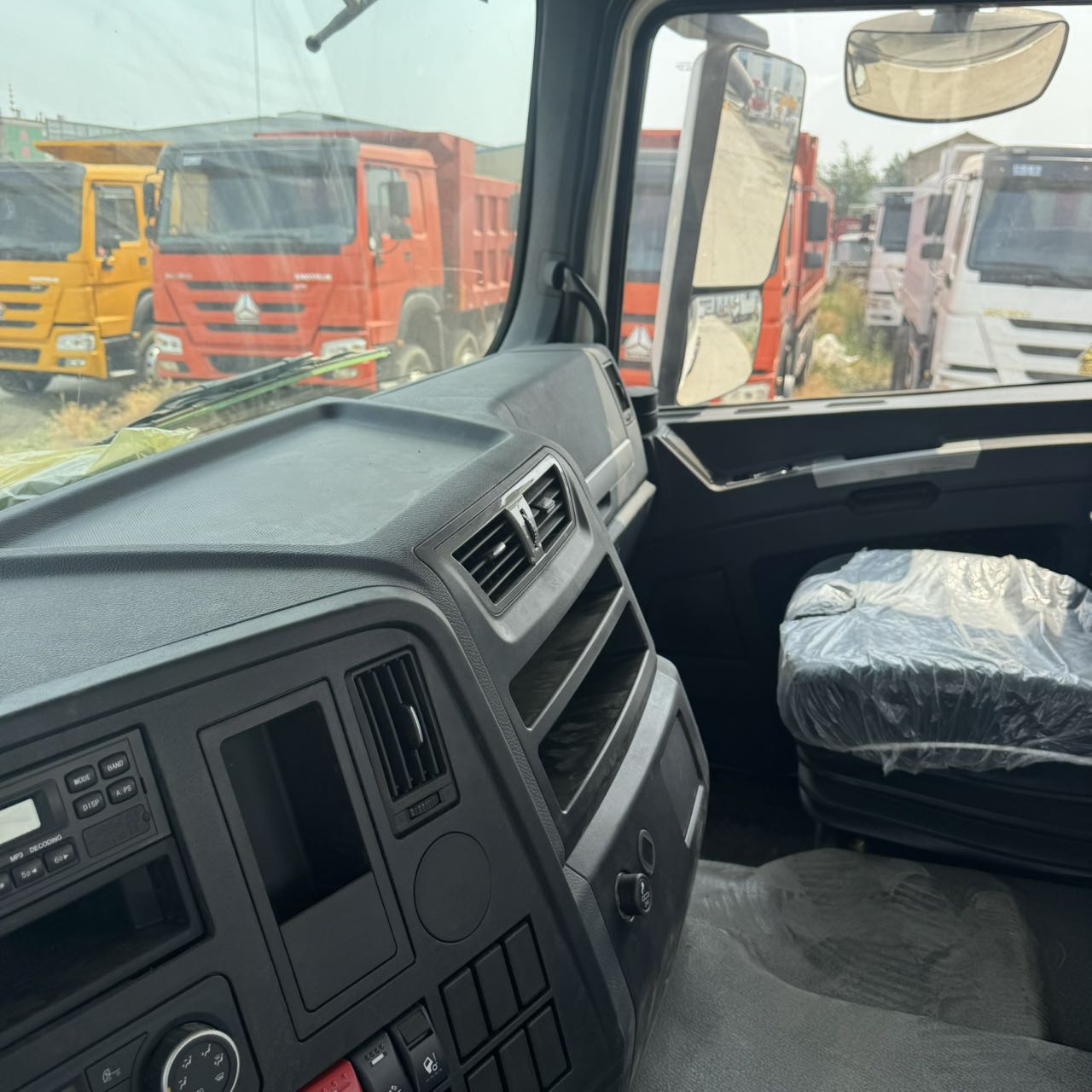 
								Shacman 6×4 Truck Head full									