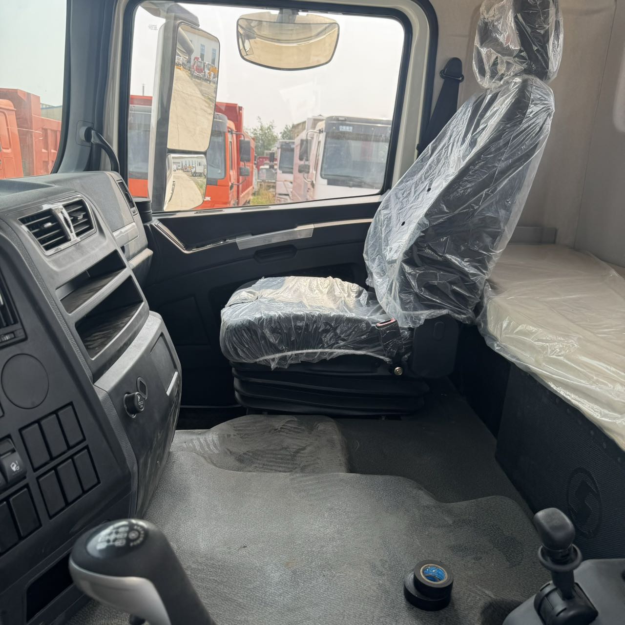 
								Shacman 6×4 Truck Head full									
