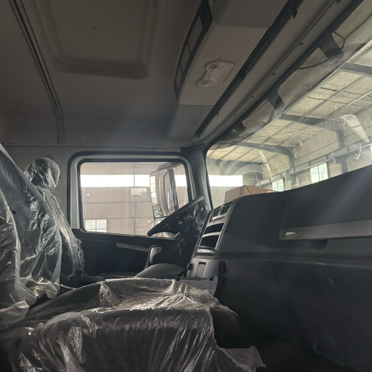 
								Shacman 6×4 Dump Truck full									