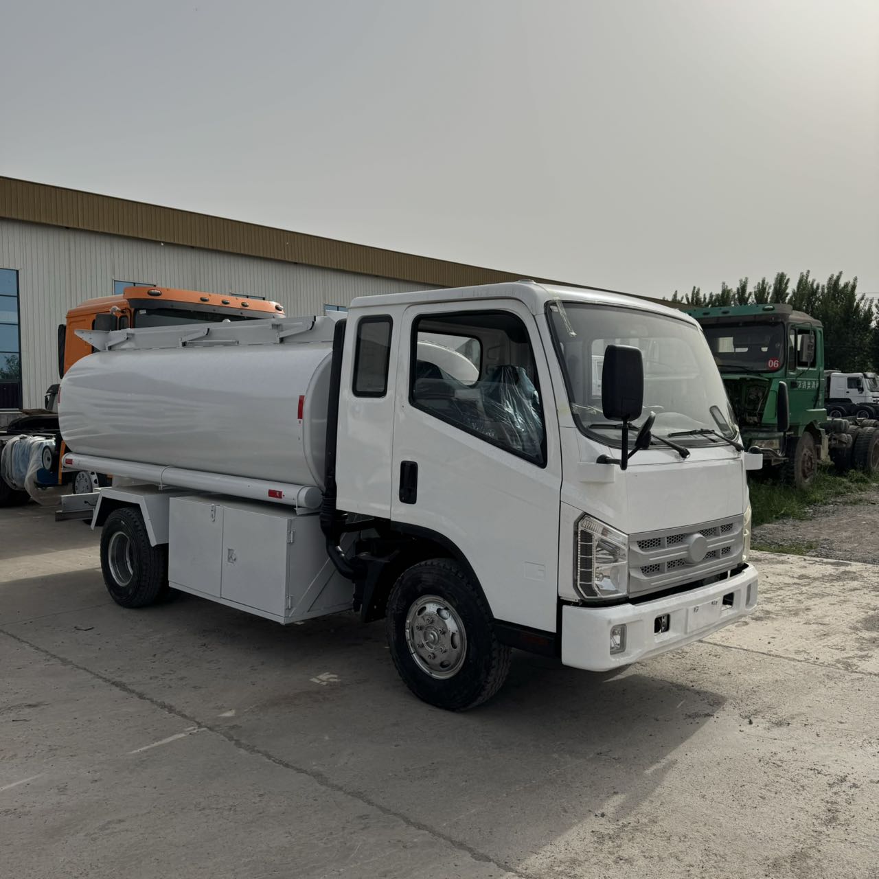 
								JMC 4X2 Water Truck full									