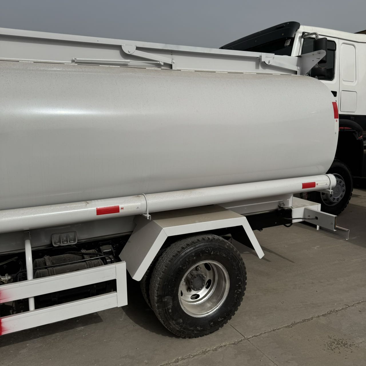 
								JMC 4X2 Water Truck full									