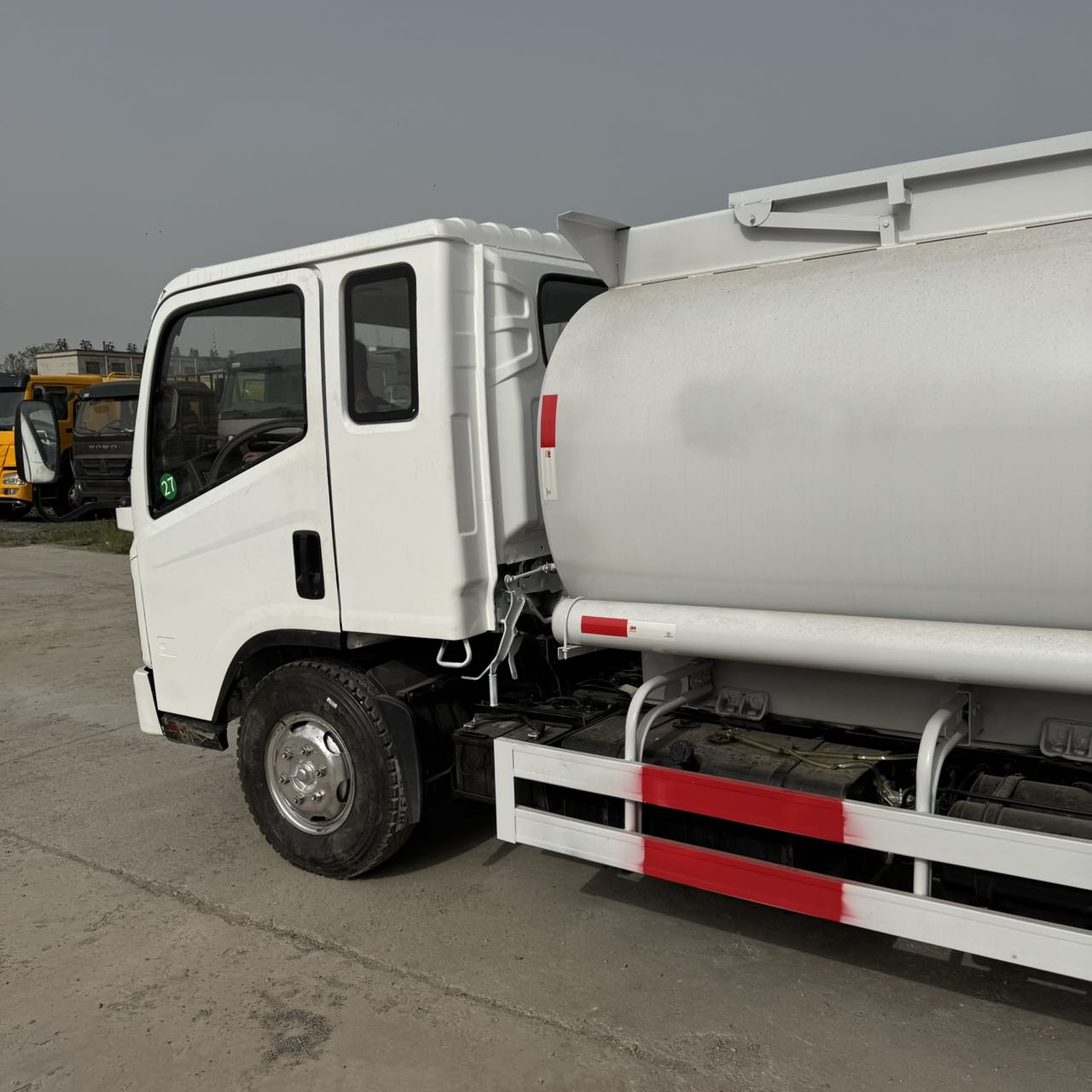 
								JMC 4X2 Water Truck full									