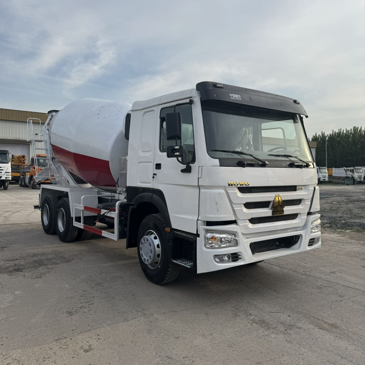 
								HOWO 6X4 Concrete Mixer full									