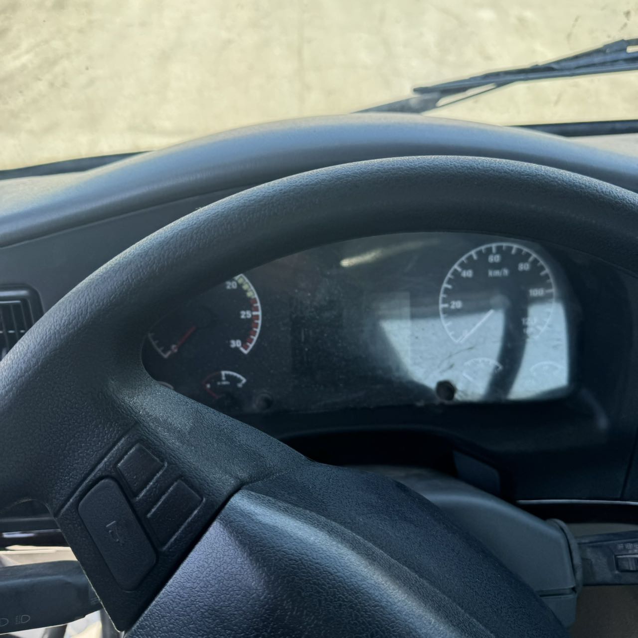 
								HOWO 6X4 Truck Head full									