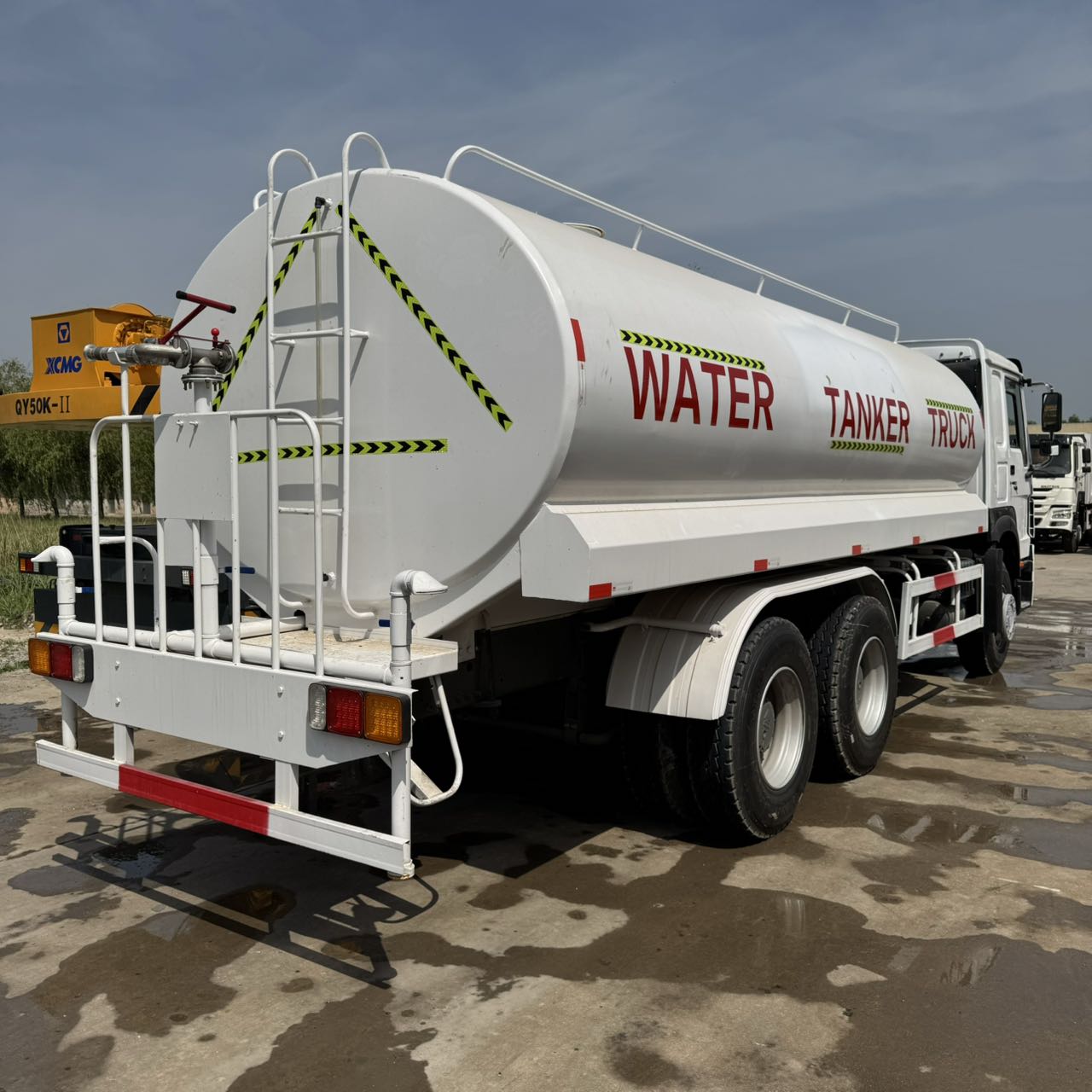 
								HOWO 6X4 Water Truck full									