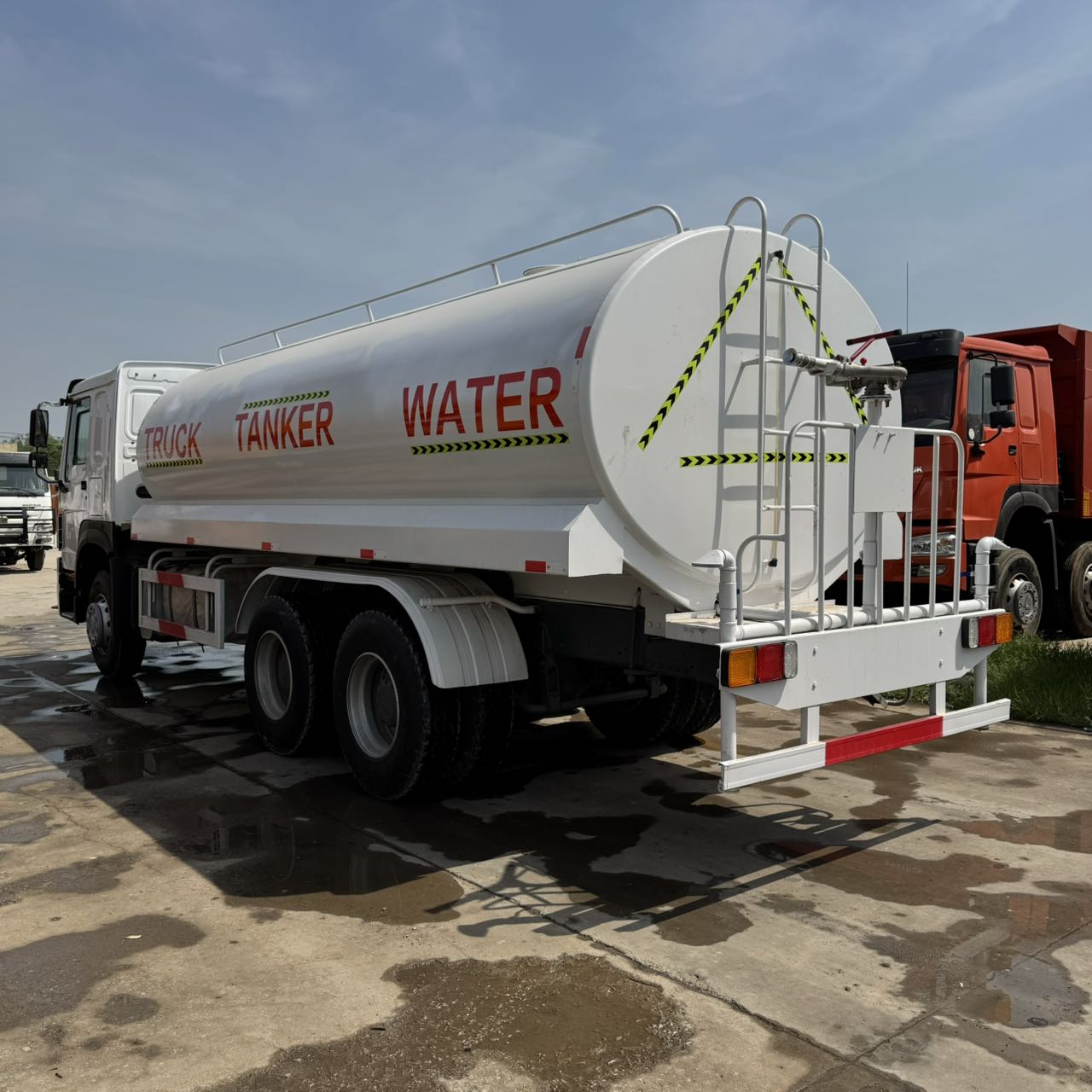
								HOWO 6X4 Water Truck full									