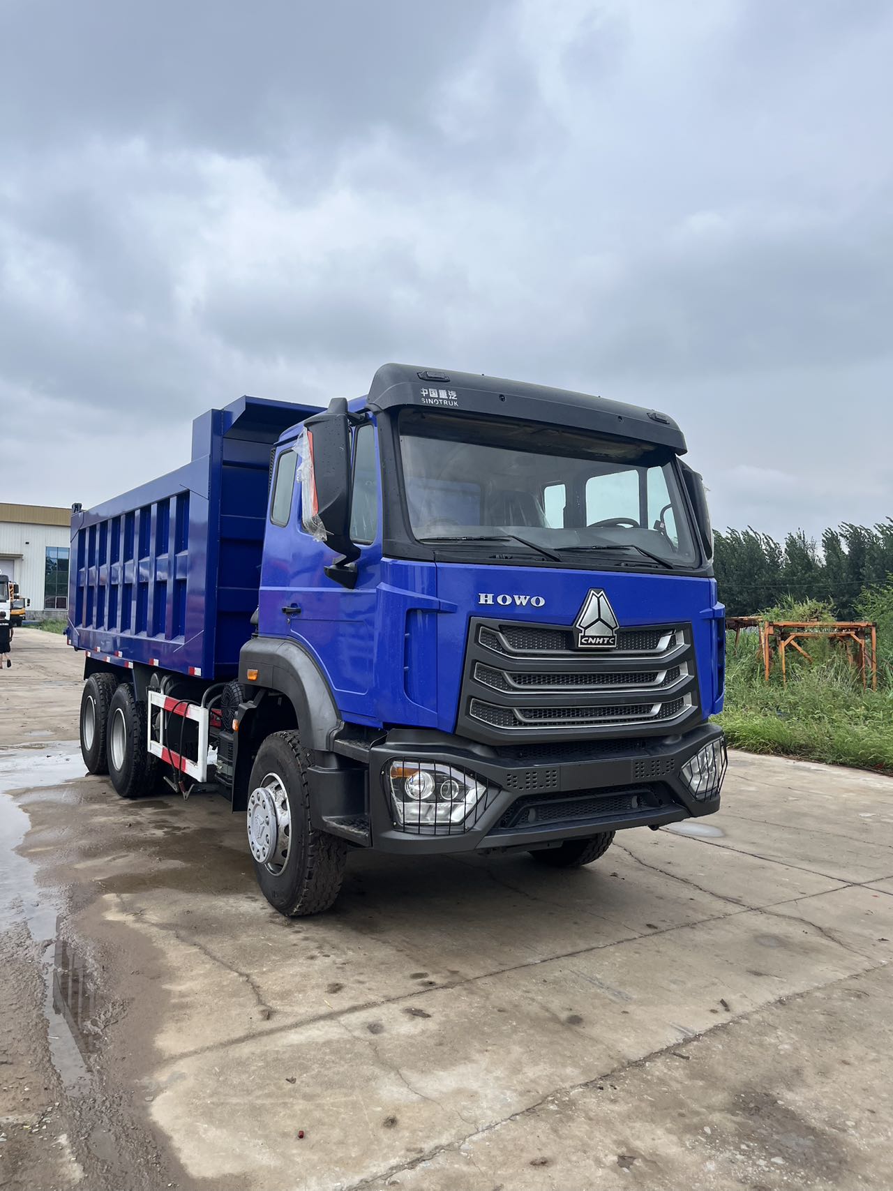 
								HOWO NX 6X4 Dump Truck full									