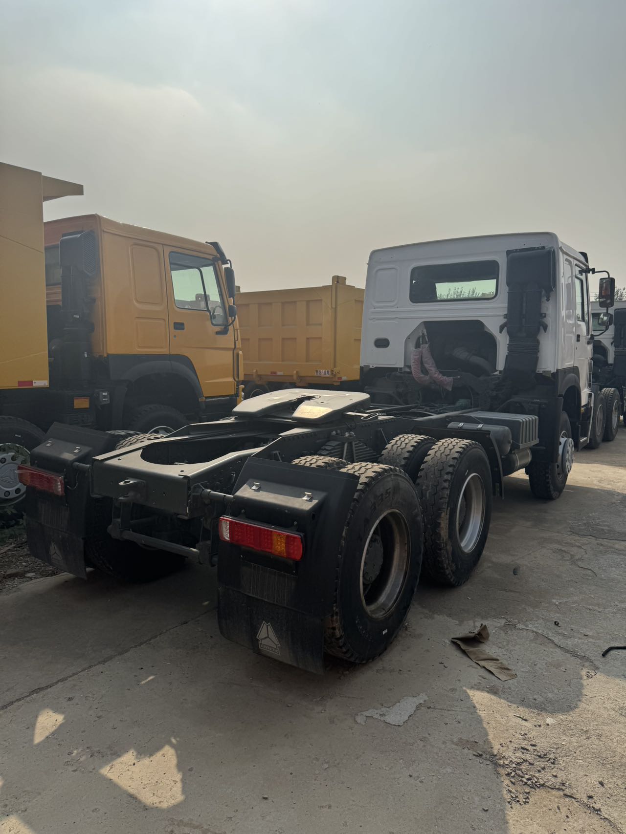 
								HOWO 6X4 Truck Head full									