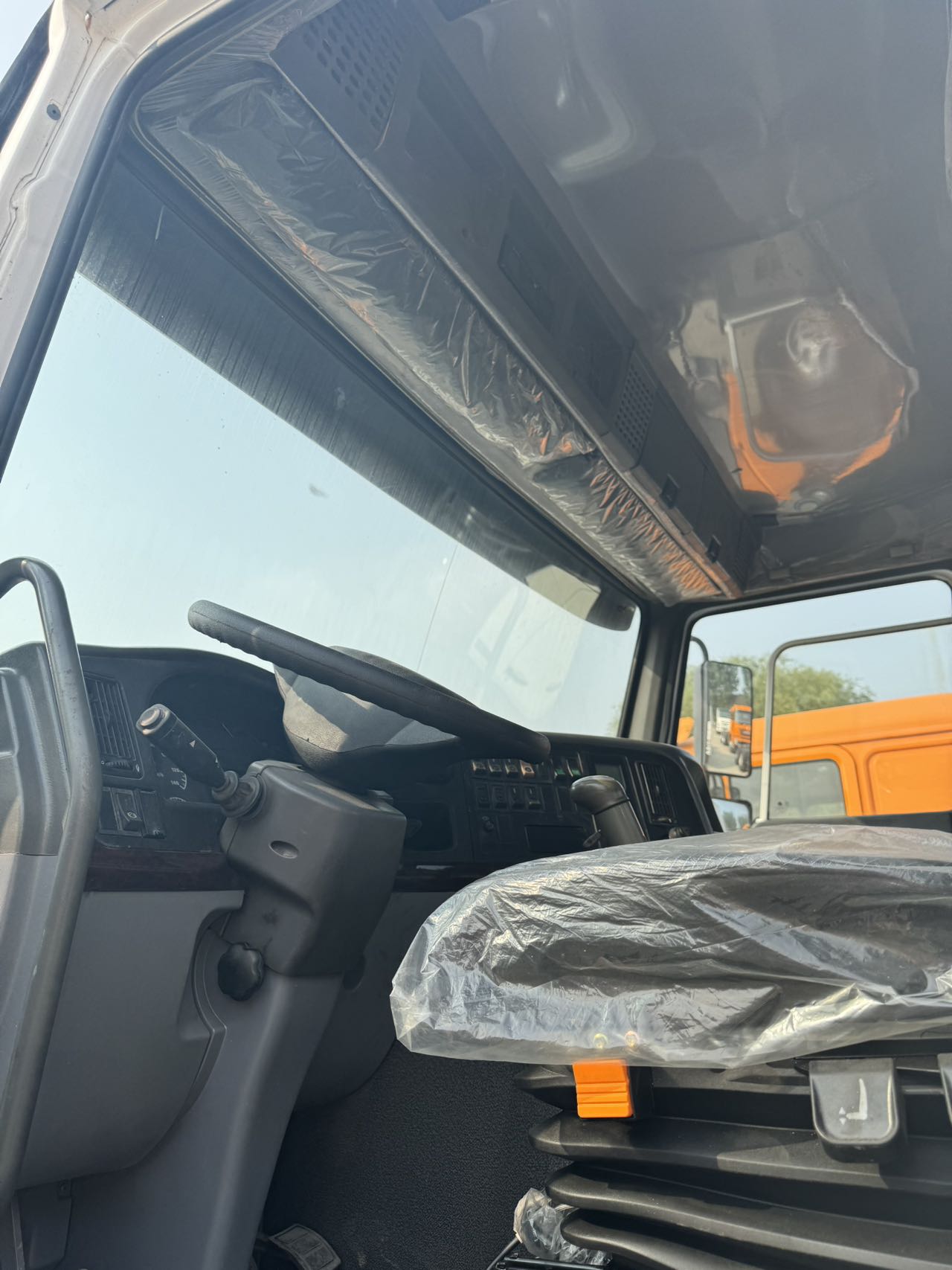 
								HOWO 6X4 Truck Head full									