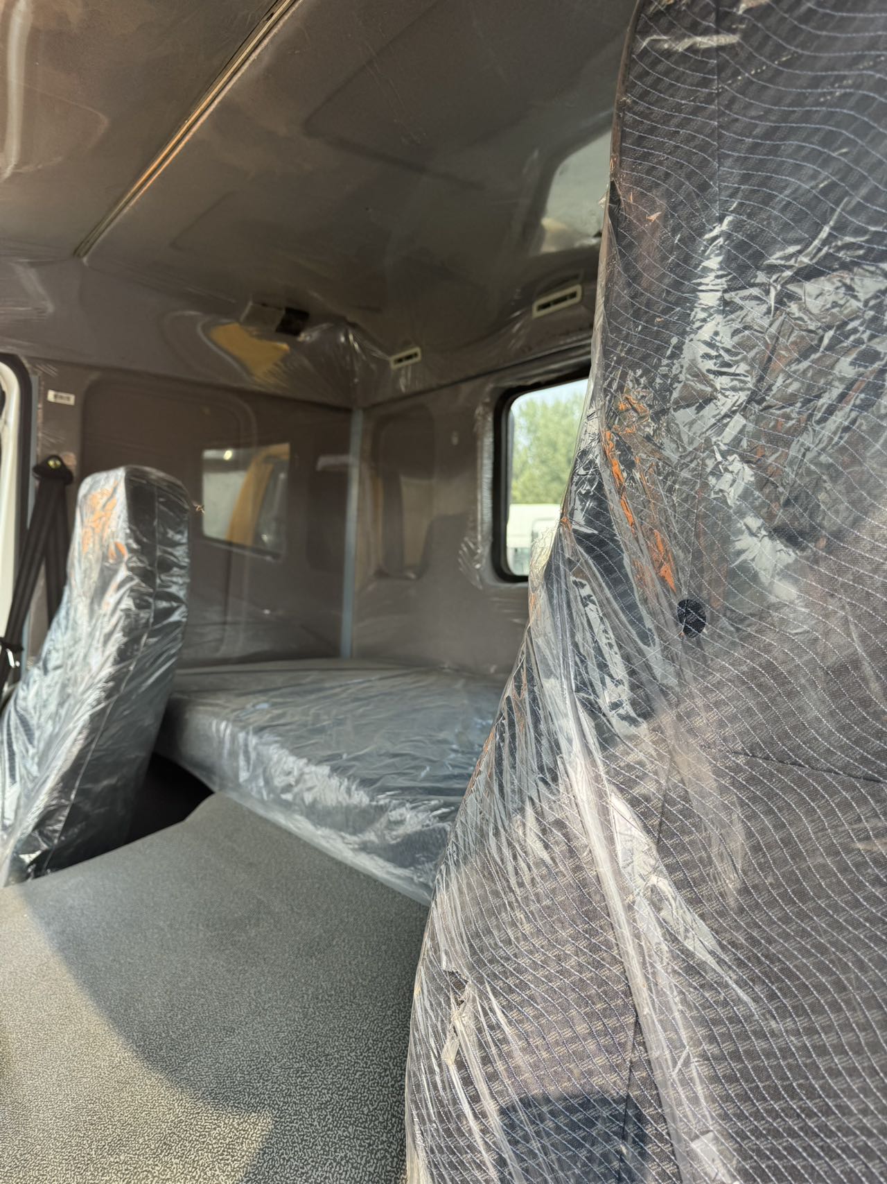 
								HOWO 6X4 Truck Head full									