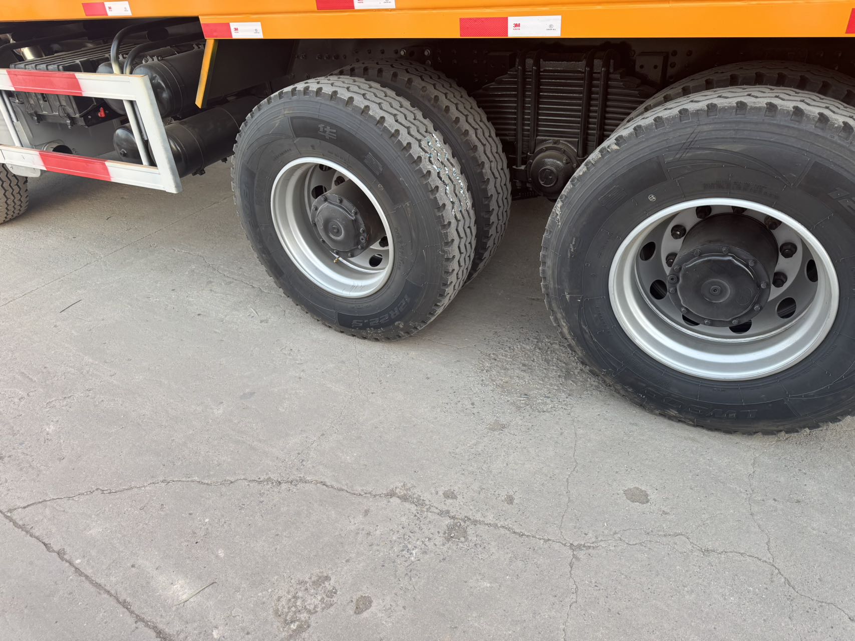 
								Shacman 8×4 Dump Truck full									