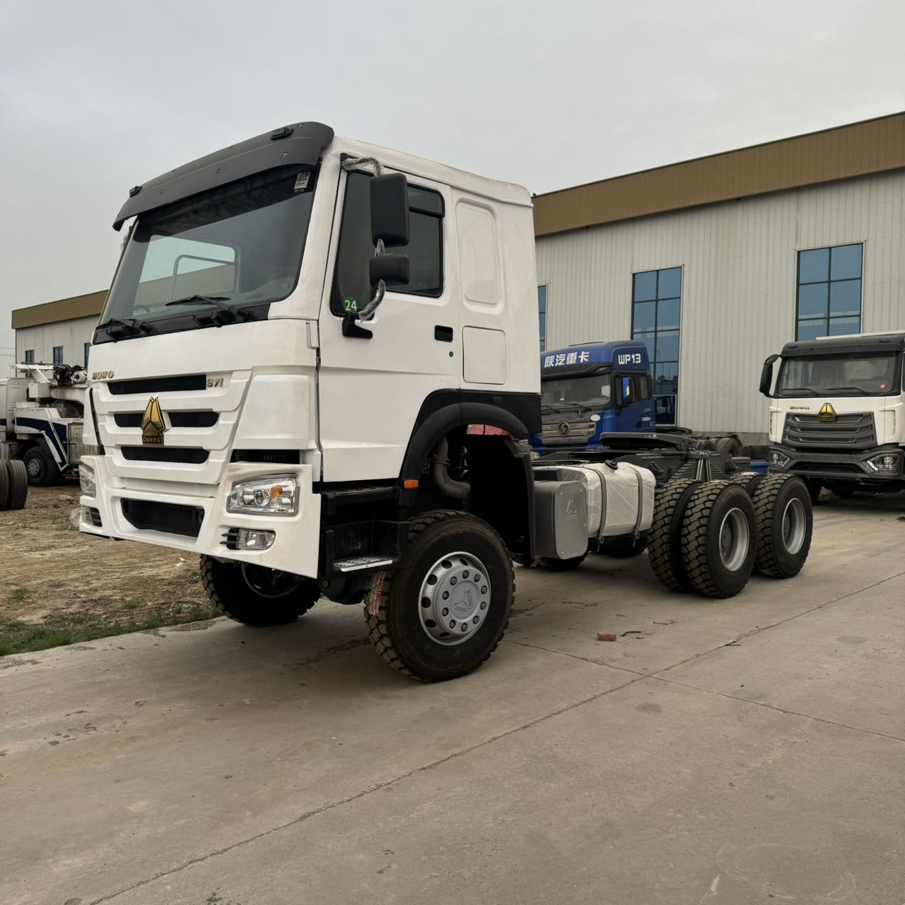 
								HOWO 6X4 Truck Head full									