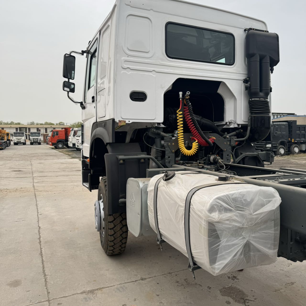 
								HOWO 6X4 Truck Head full									