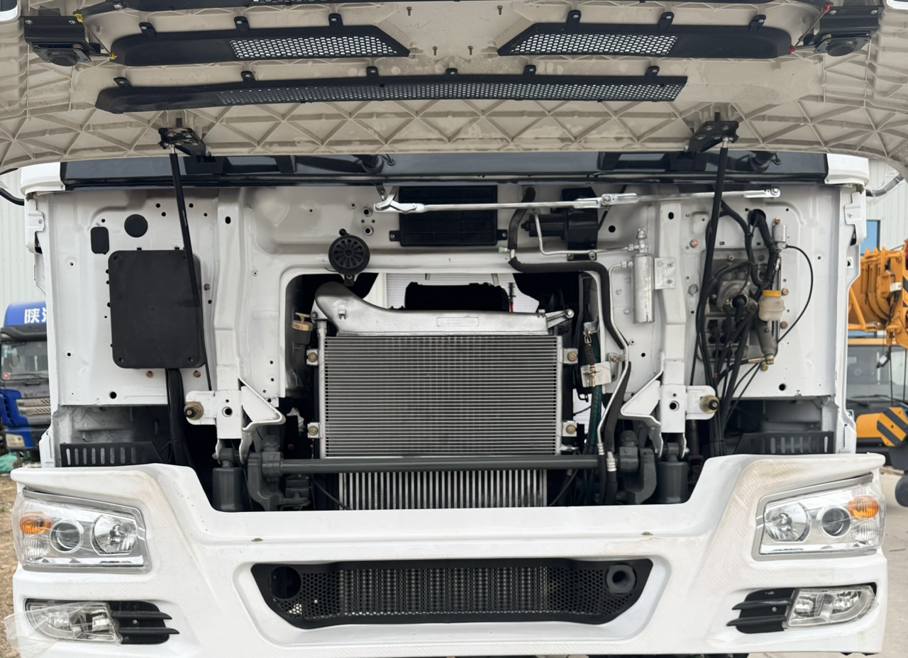 
								HOWO 6X4 Truck Head full									