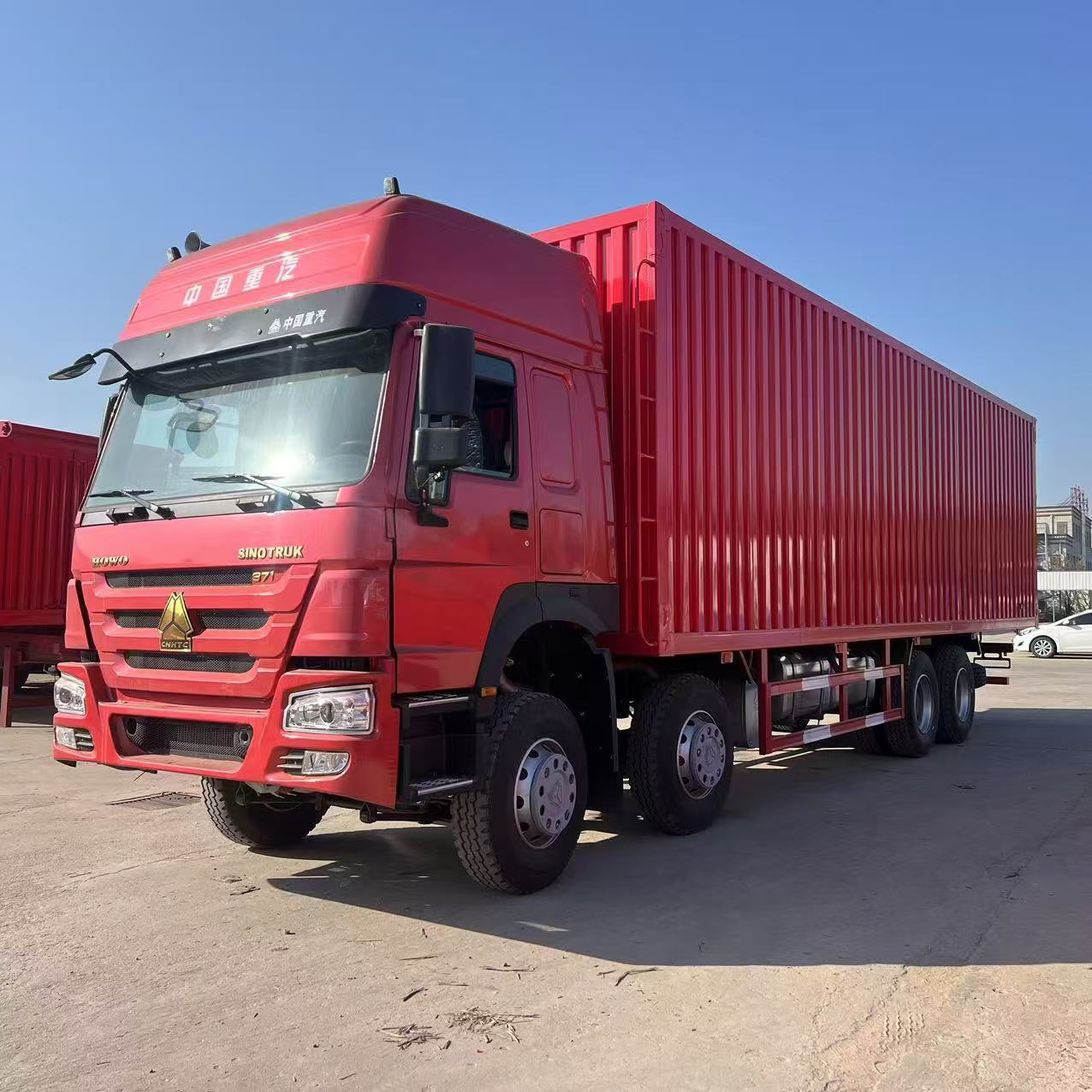 
								HOWO 8X4 Box Truck full									