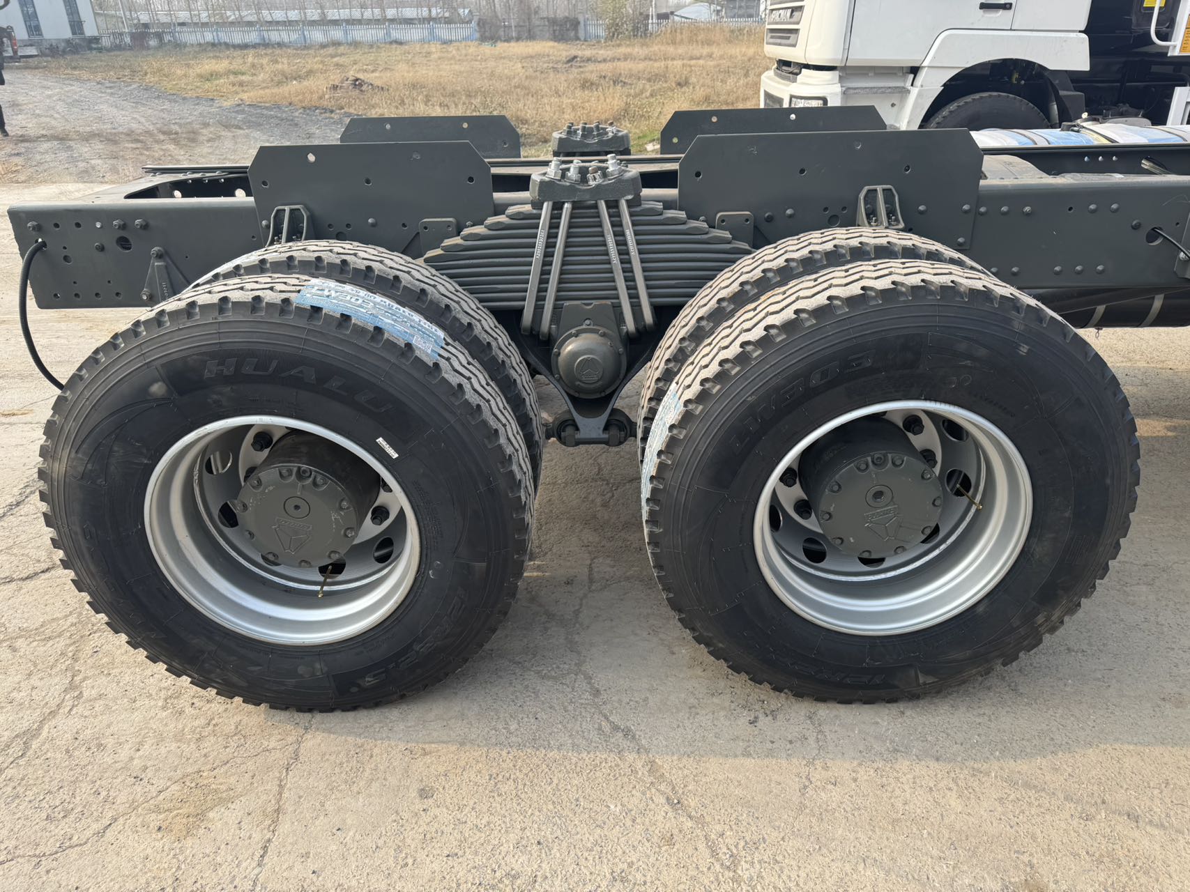 
								HOWO 6X4 Truck Head full									